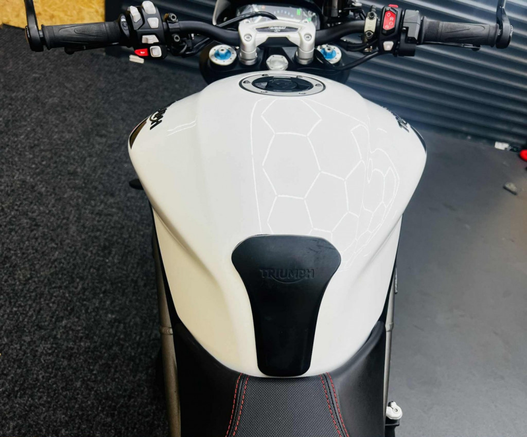 TRIUMPH SPEED TRIPLE 1050