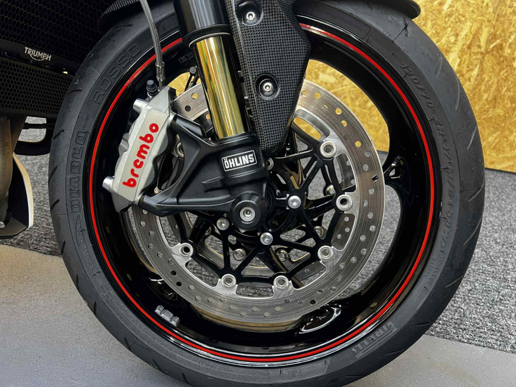 TRIUMPH SPEED TRIPLE 1050
