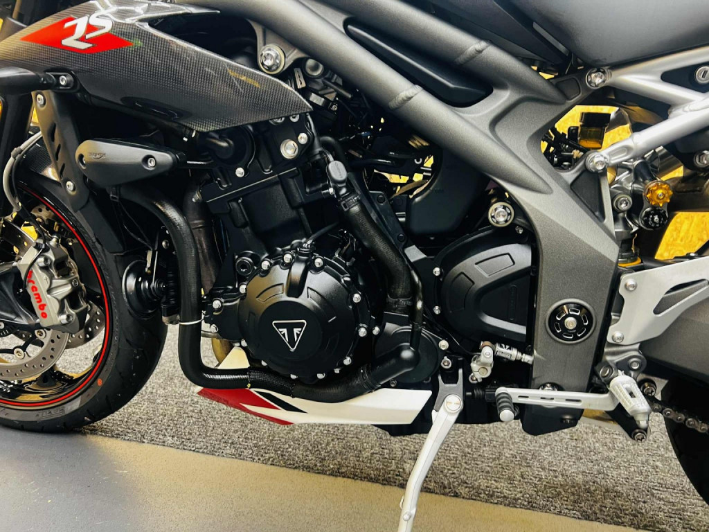 TRIUMPH SPEED TRIPLE 1050