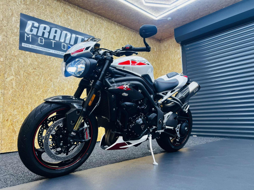 TRIUMPH SPEED TRIPLE 1050