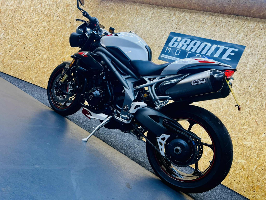 TRIUMPH SPEED TRIPLE 1050