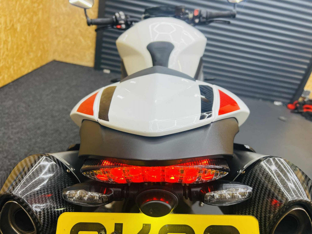 TRIUMPH SPEED TRIPLE 1050