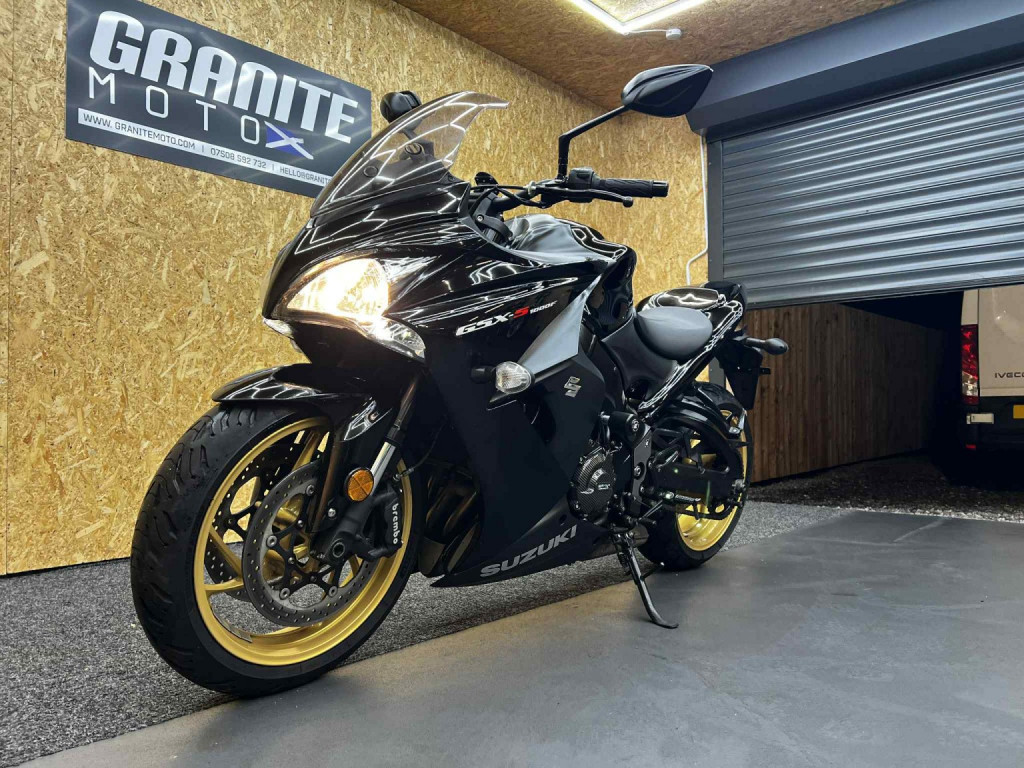 SUZUKI GSX-S1000F
