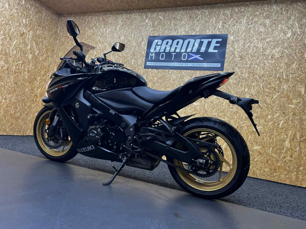 SUZUKI GSX-S1000F
