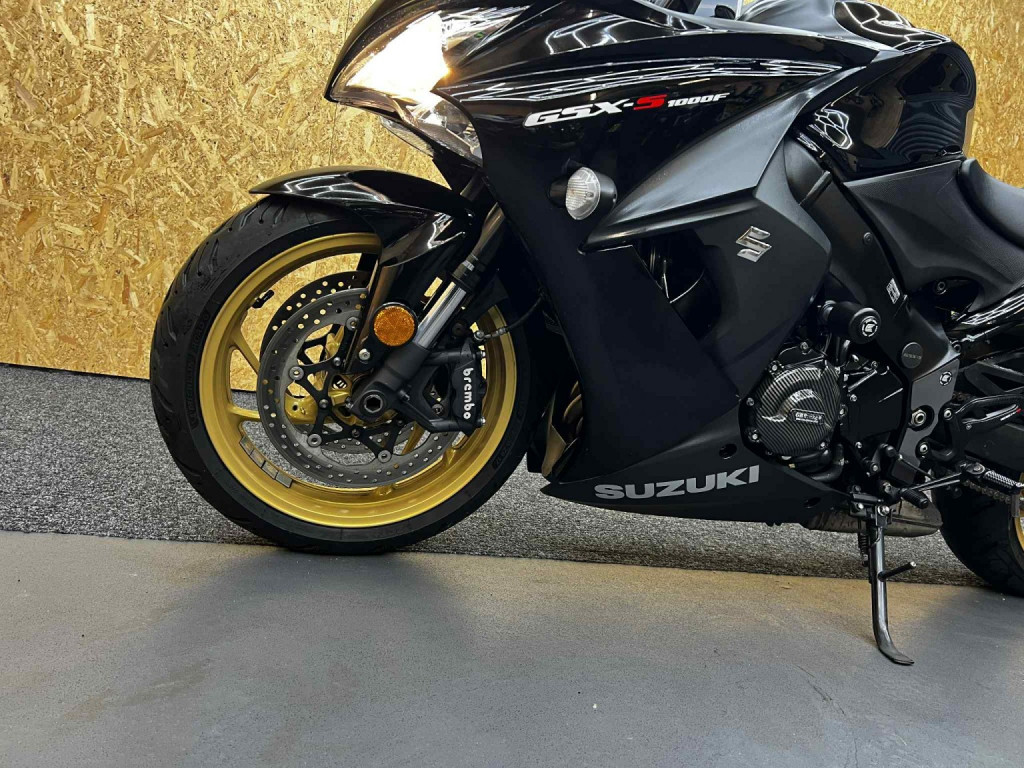 SUZUKI GSX-S1000F
