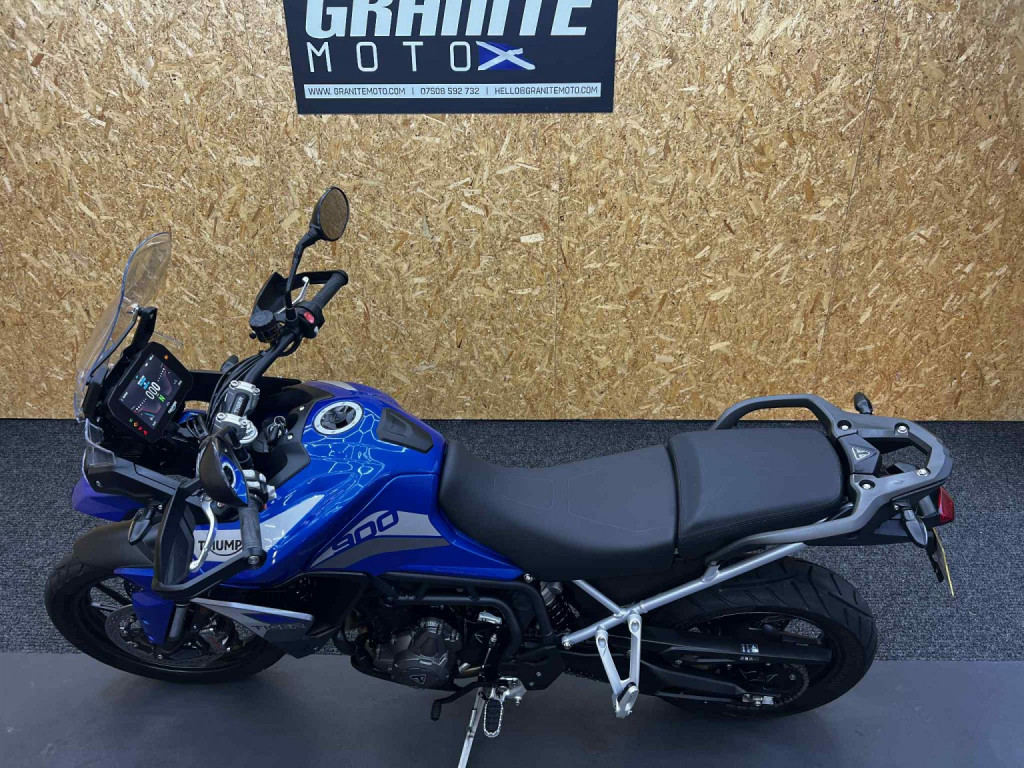 TRIUMPH TIGER 900
