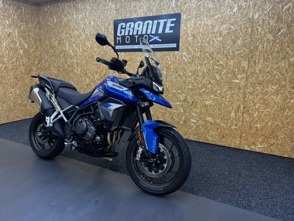 TRIUMPH TIGER 900