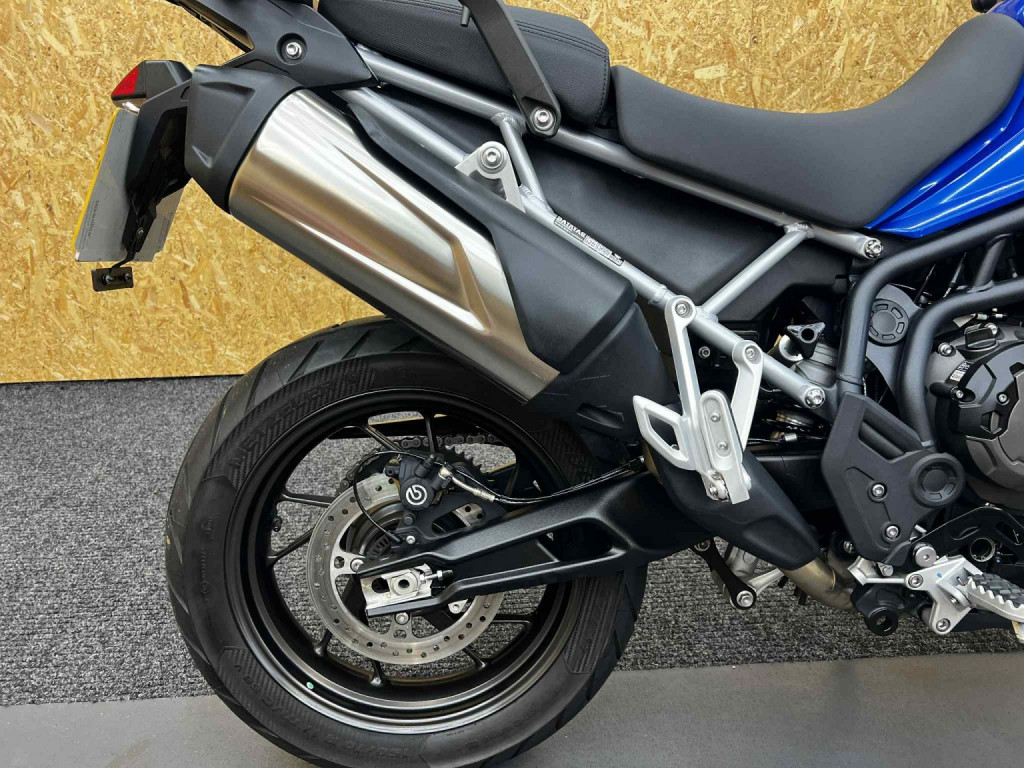 TRIUMPH TIGER 900