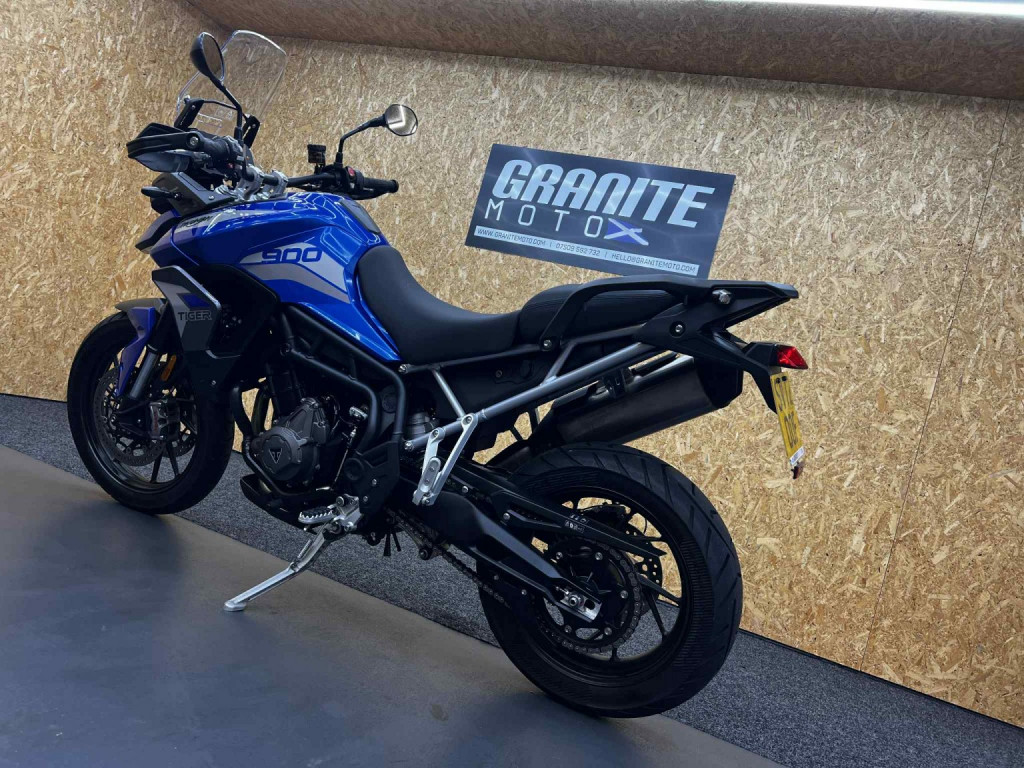 TRIUMPH TIGER 900