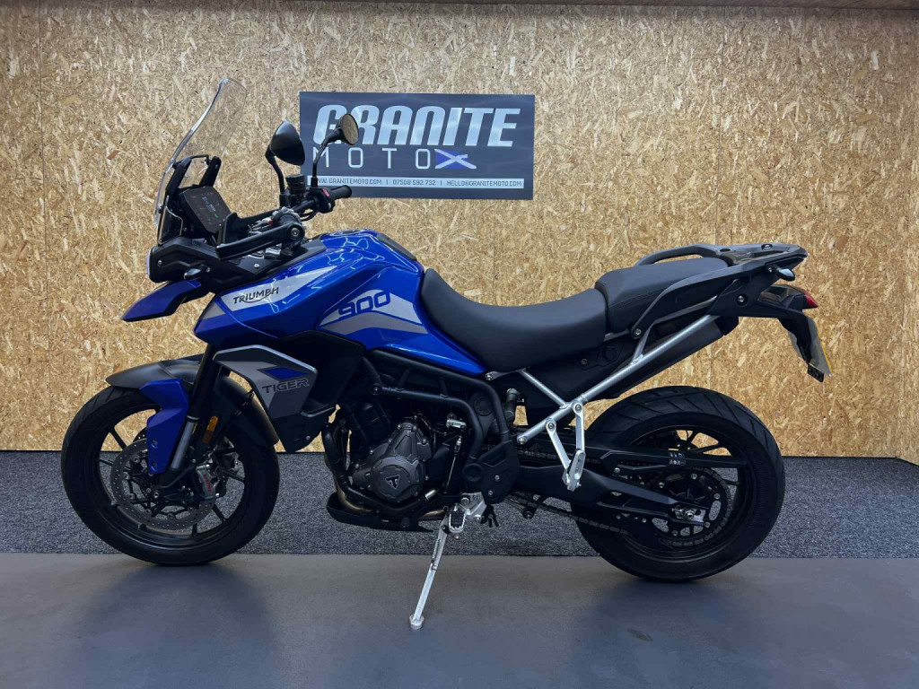 TRIUMPH TIGER 900