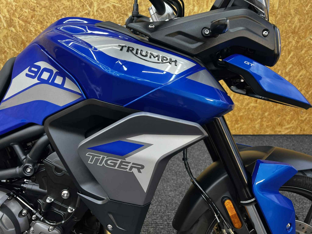 TRIUMPH TIGER 900