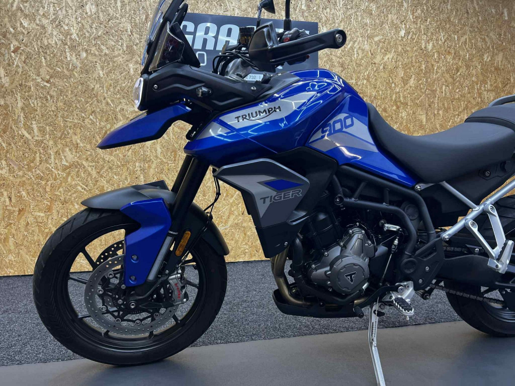 TRIUMPH TIGER 900