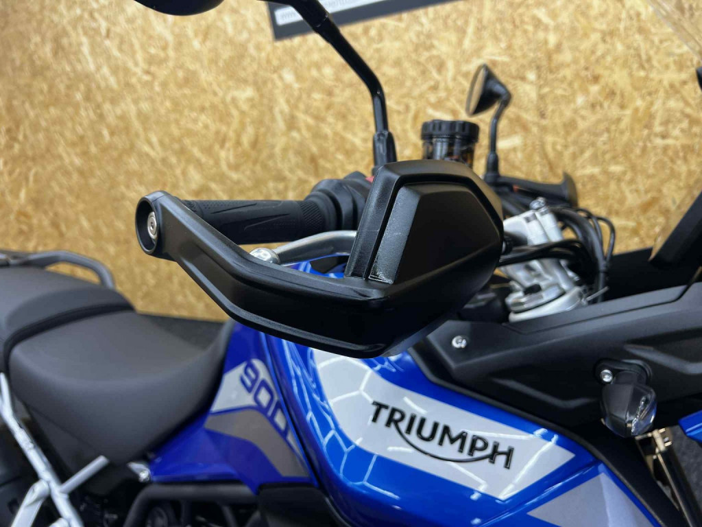 TRIUMPH TIGER 900