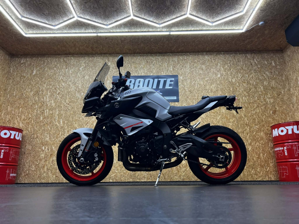 YAMAHA MT-10