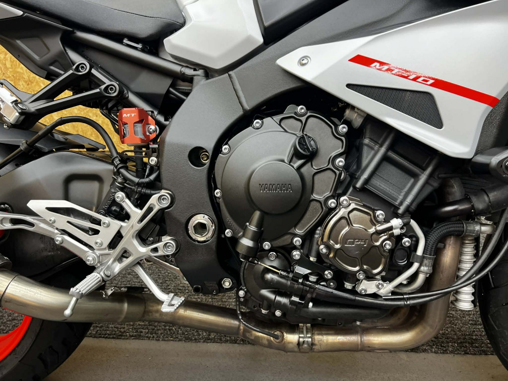 YAMAHA MT-10