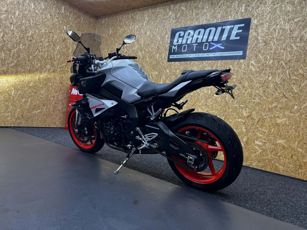 YAMAHA MT-10