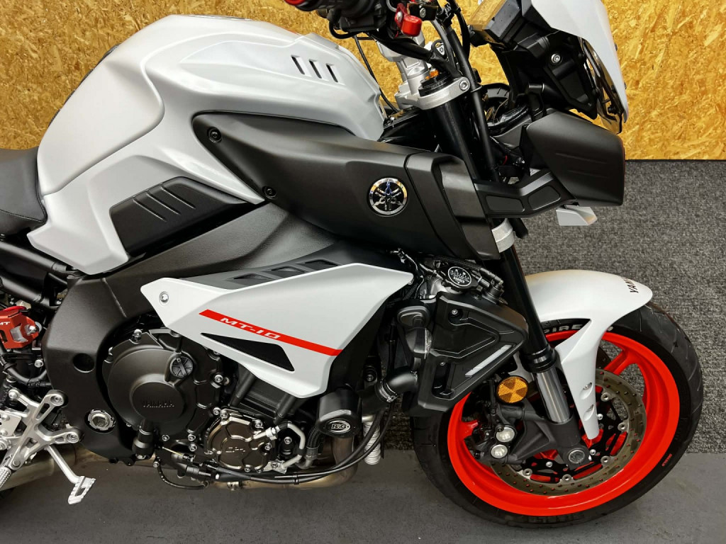 YAMAHA MT-10