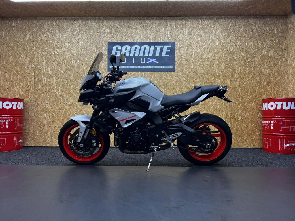 YAMAHA MT-10