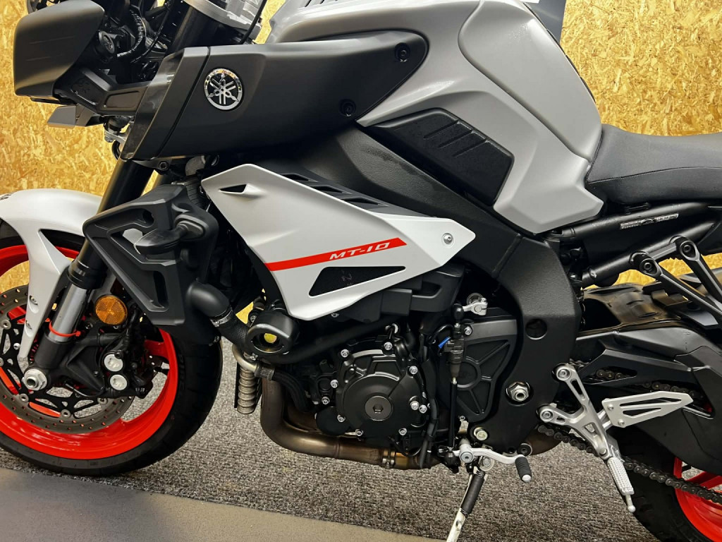 YAMAHA MT-10