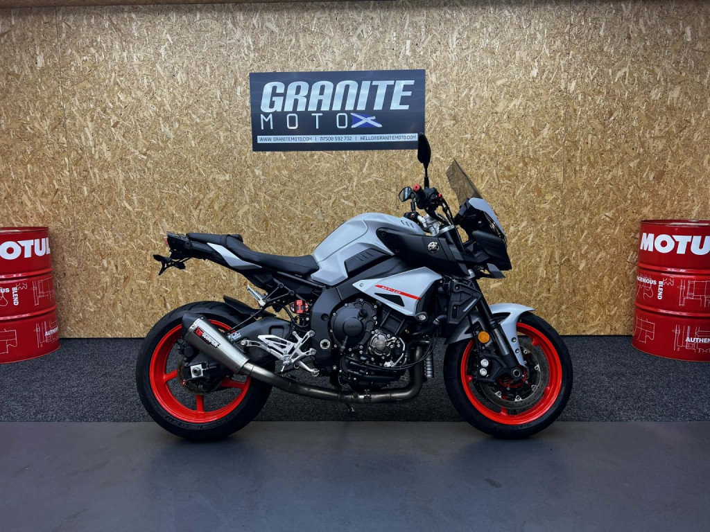 YAMAHA MT-10