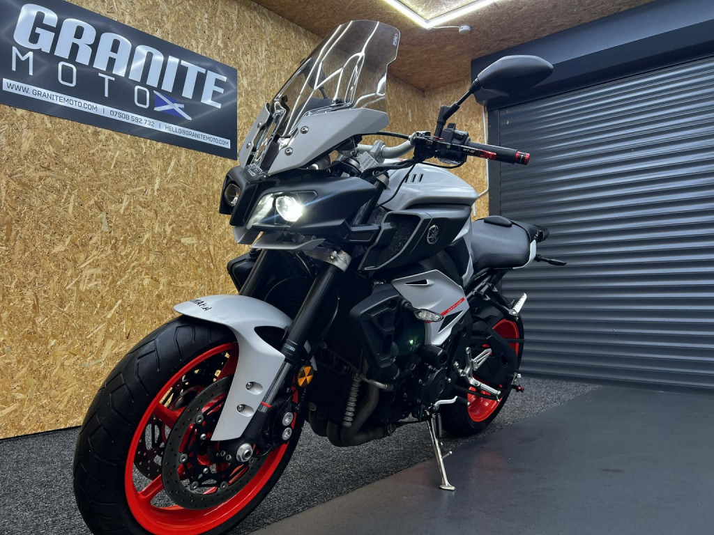 YAMAHA MT-10