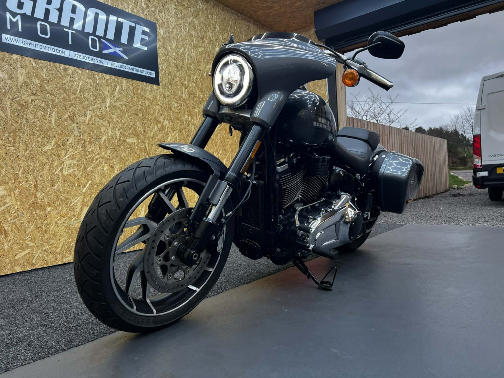 HARLEY-DAVIDSON Softail