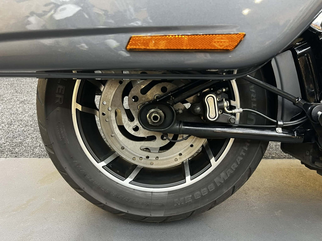 HARLEY-DAVIDSON Softail