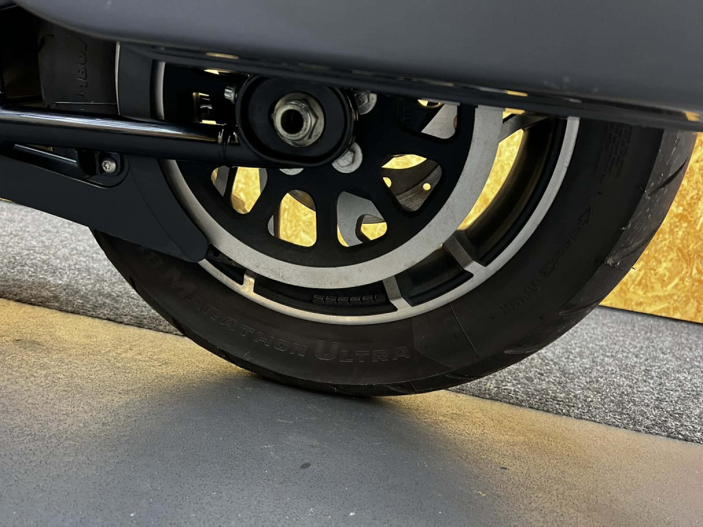 HARLEY-DAVIDSON Softail