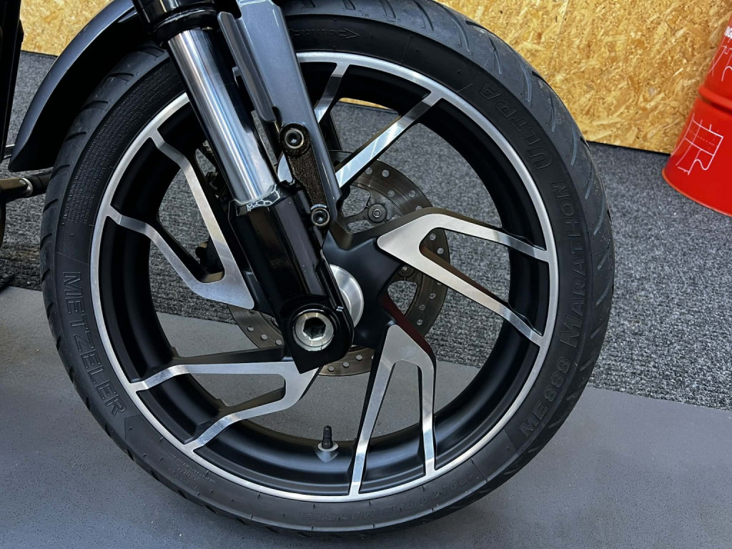 HARLEY-DAVIDSON Softail