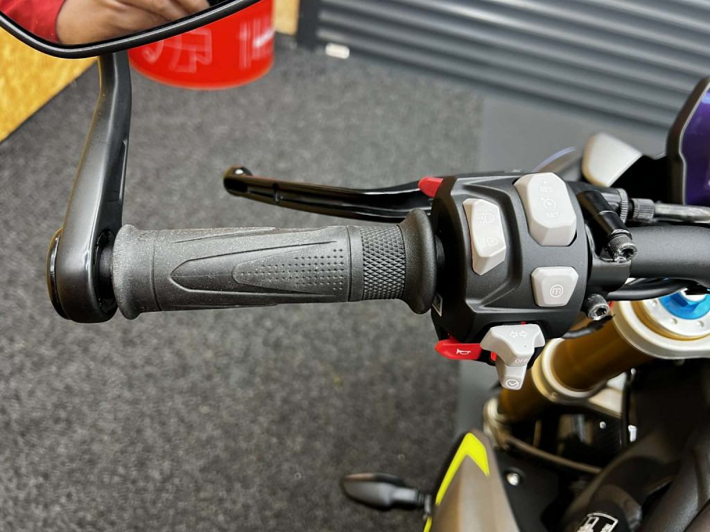 TRIUMPH SPEED TRIPLE 1200