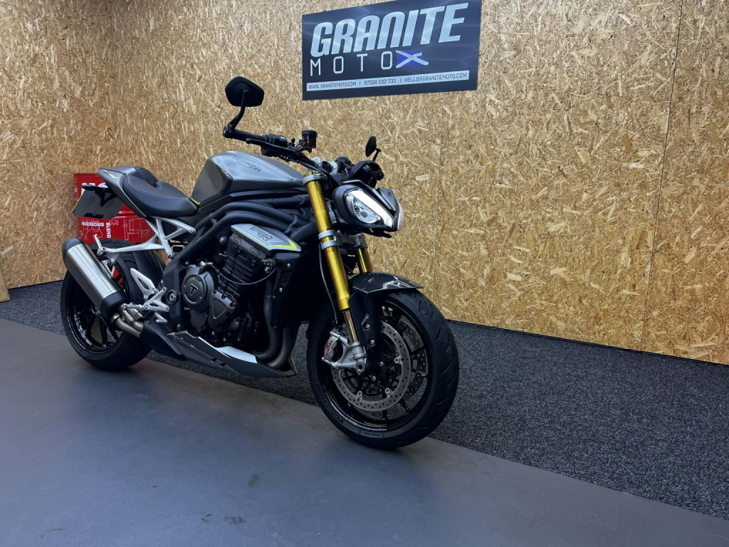 TRIUMPH SPEED TRIPLE 1200