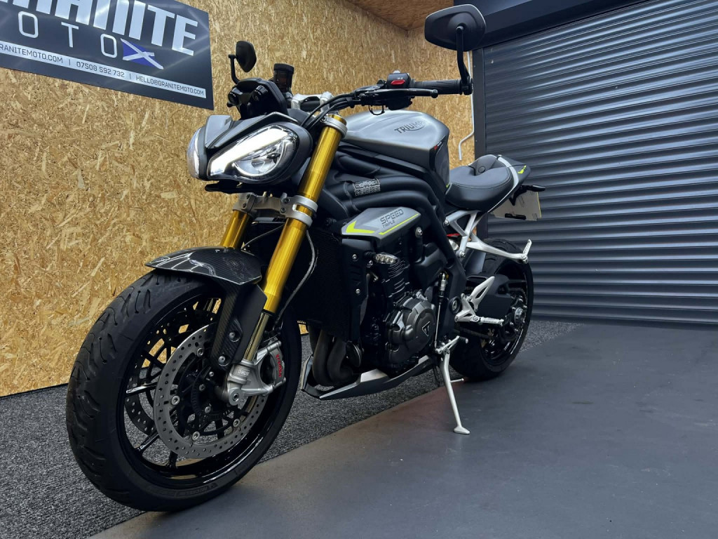 TRIUMPH SPEED TRIPLE 1200