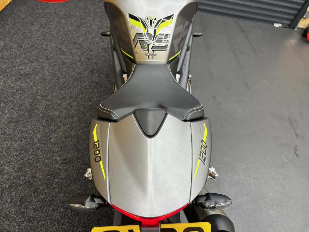 TRIUMPH SPEED TRIPLE 1200