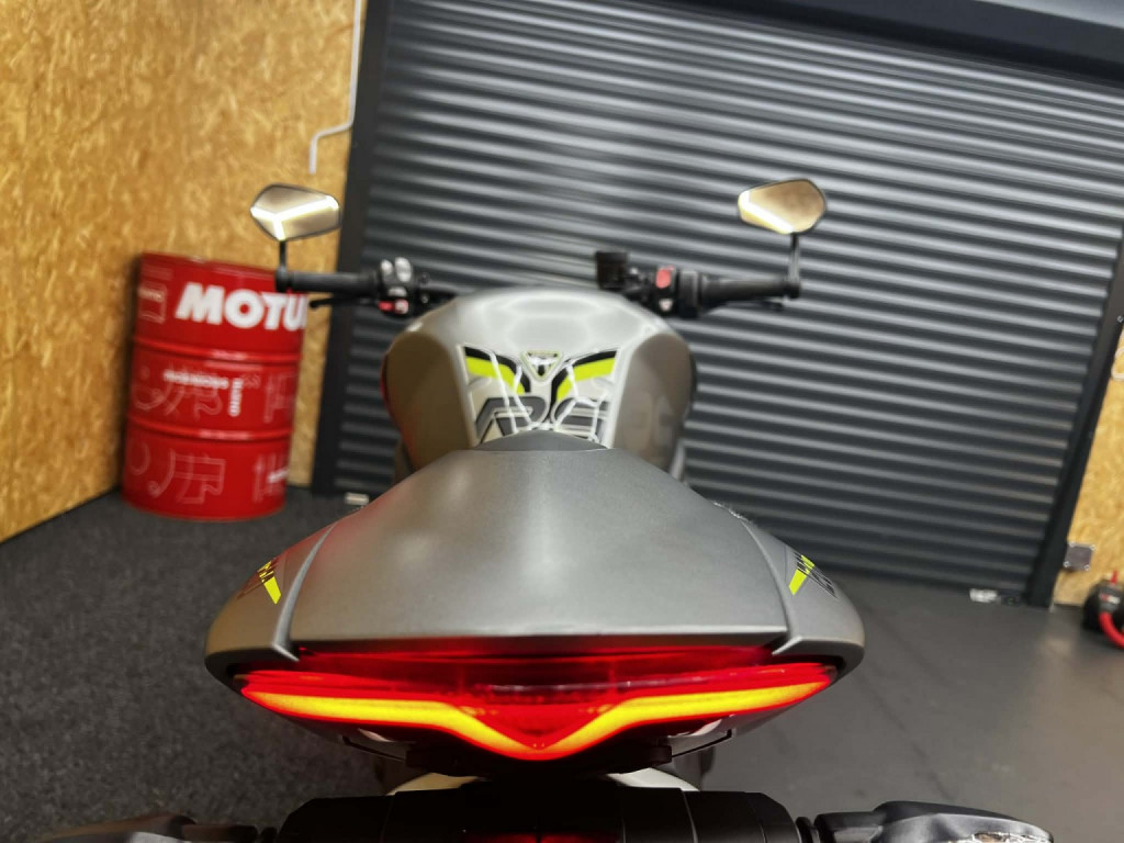 TRIUMPH SPEED TRIPLE 1200