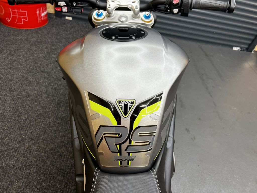 TRIUMPH SPEED TRIPLE 1200