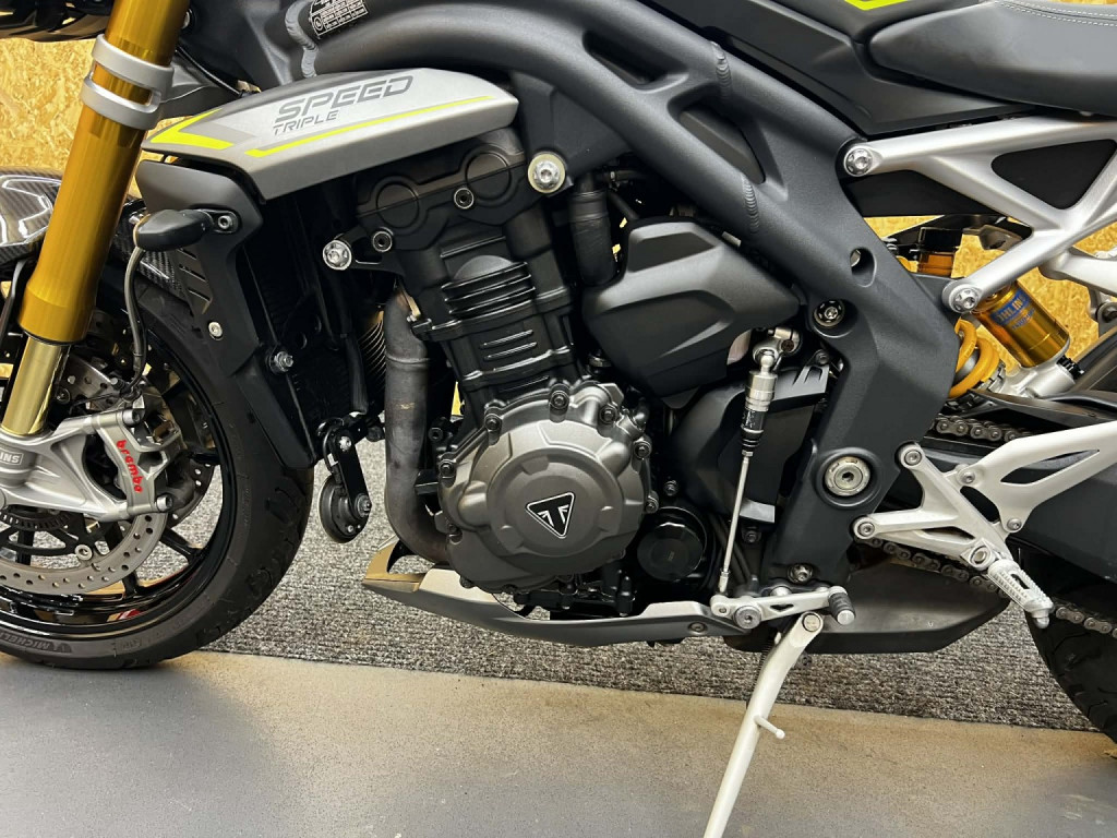 TRIUMPH SPEED TRIPLE 1200
