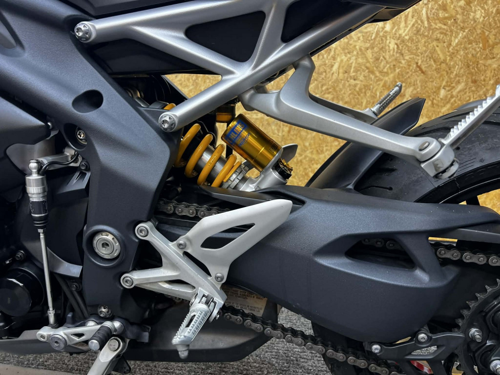 TRIUMPH SPEED TRIPLE 1200