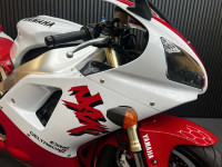 YAMAHA R1