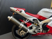 YAMAHA R1