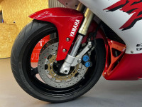 YAMAHA R1