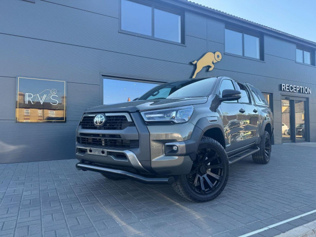 TOYOTA HILUX