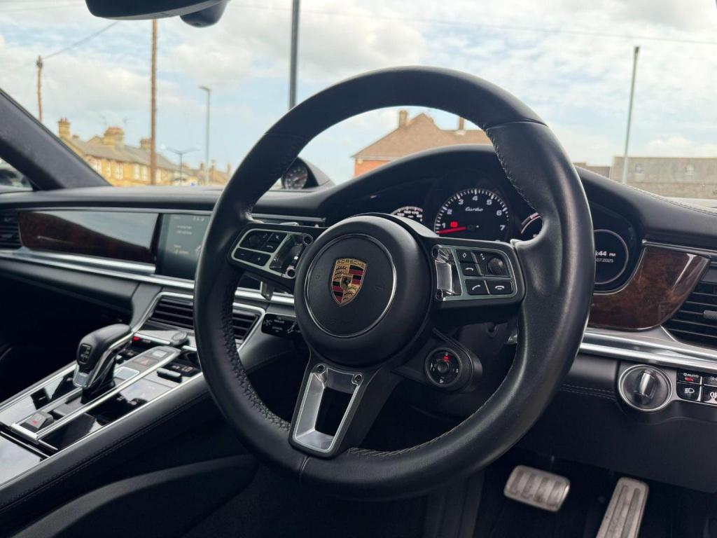 PORSCHE PANAMERA