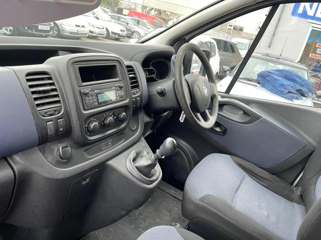 VAUXHALL VIVARO