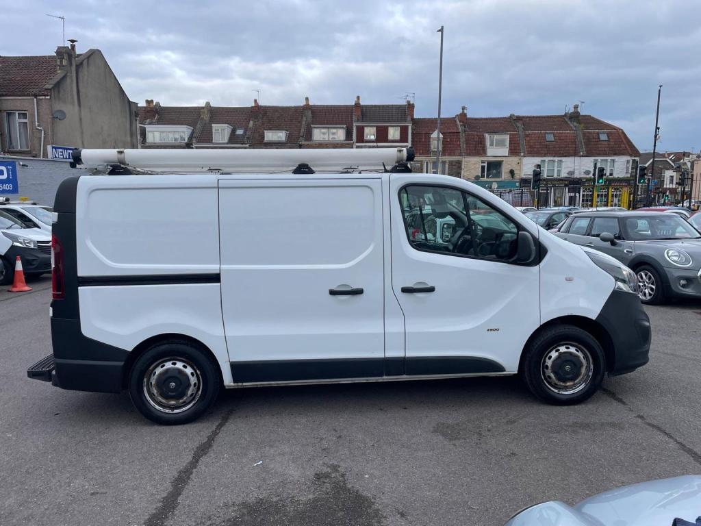 VAUXHALL VIVARO