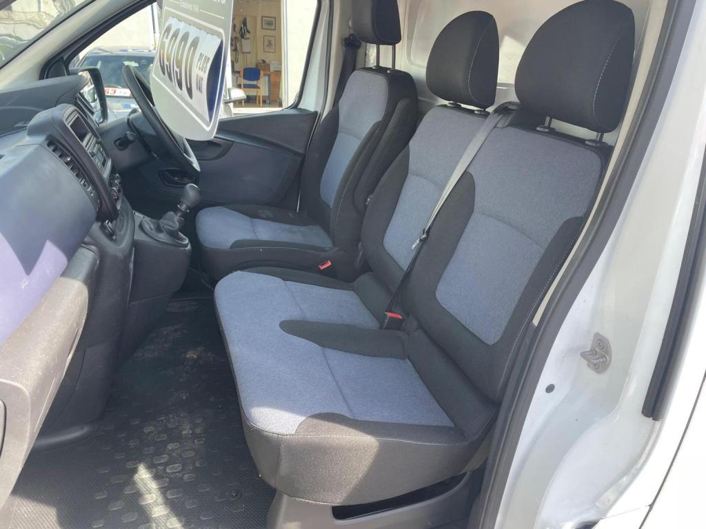 VAUXHALL VIVARO