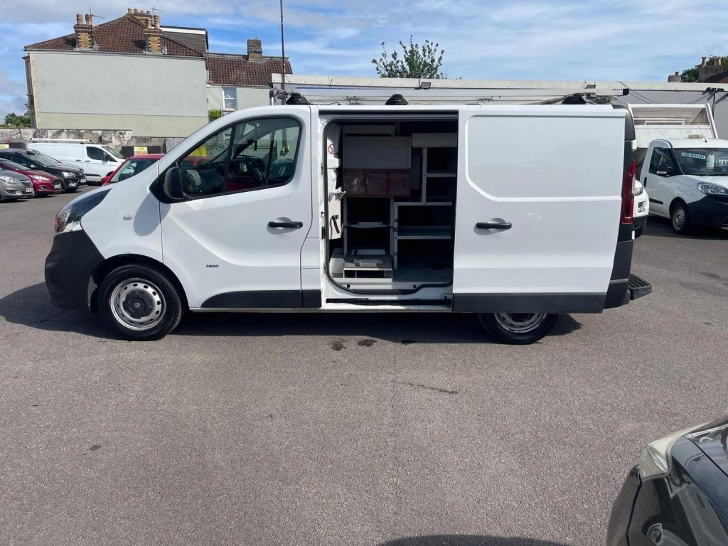 VAUXHALL VIVARO