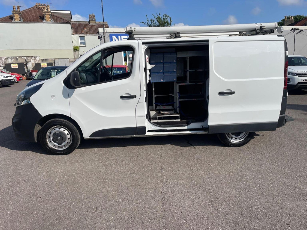 VAUXHALL VIVARO