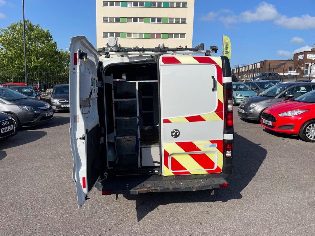 VAUXHALL VIVARO