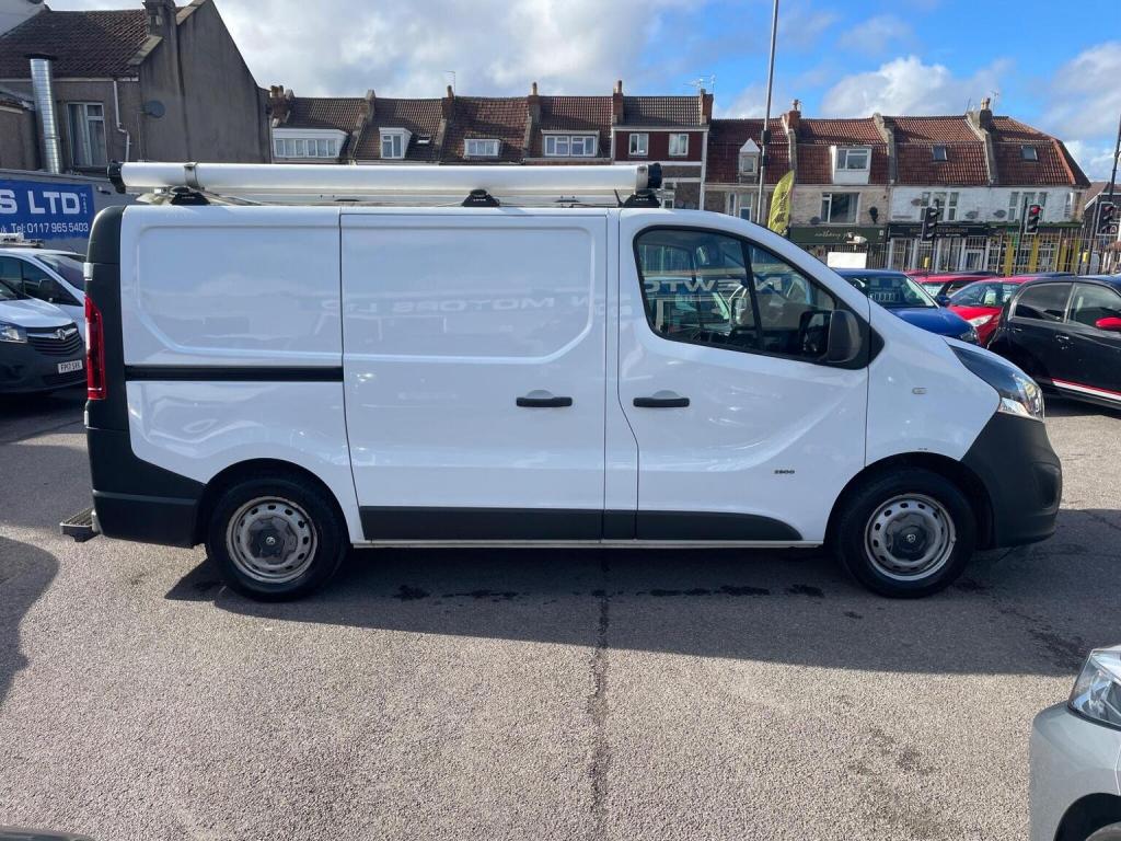 VAUXHALL VIVARO