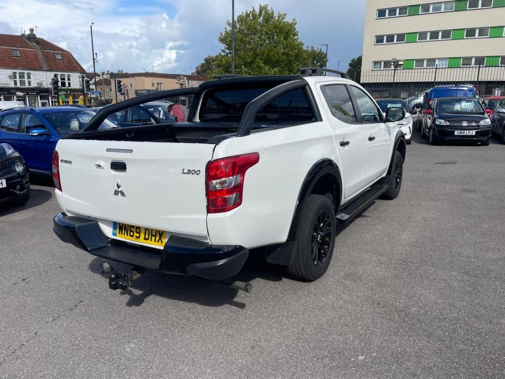 MITSUBISHI L200